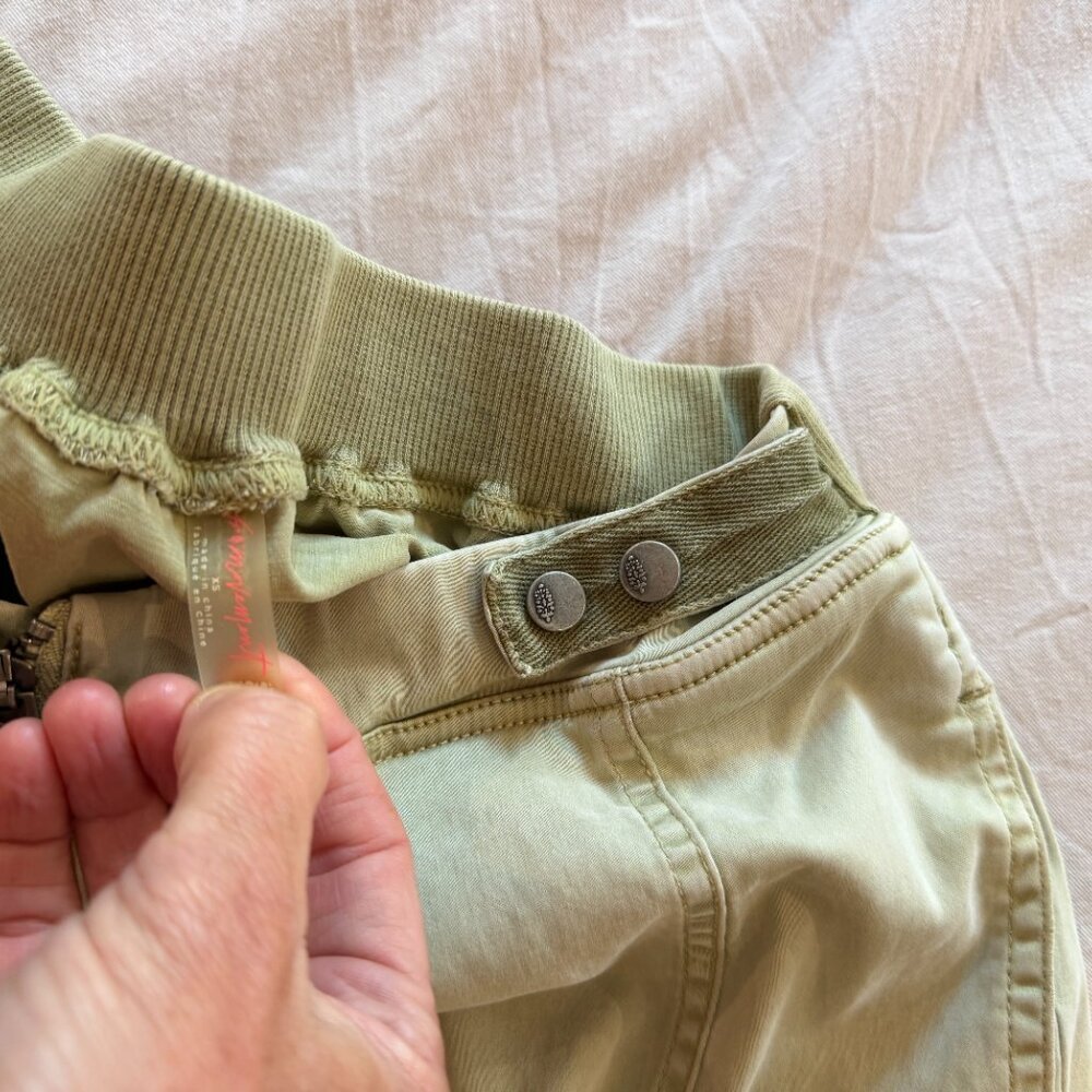 Free People Baggy Cargo Style pants with lots of pockets - Picture 7 of 11